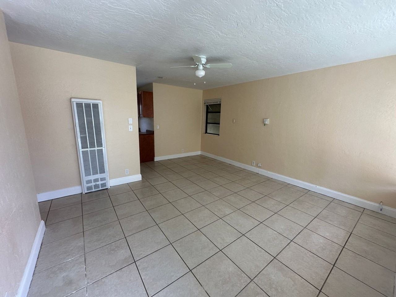 1368 8th St - Photo 2 of 8