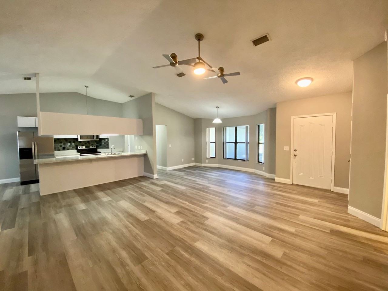 4075 S Ivanhoe Ter - Photo 2 of 23