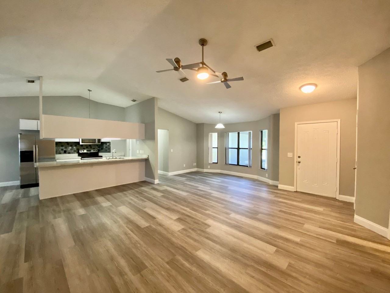 4075 S Ivanhoe Ter - Photo 3 of 23