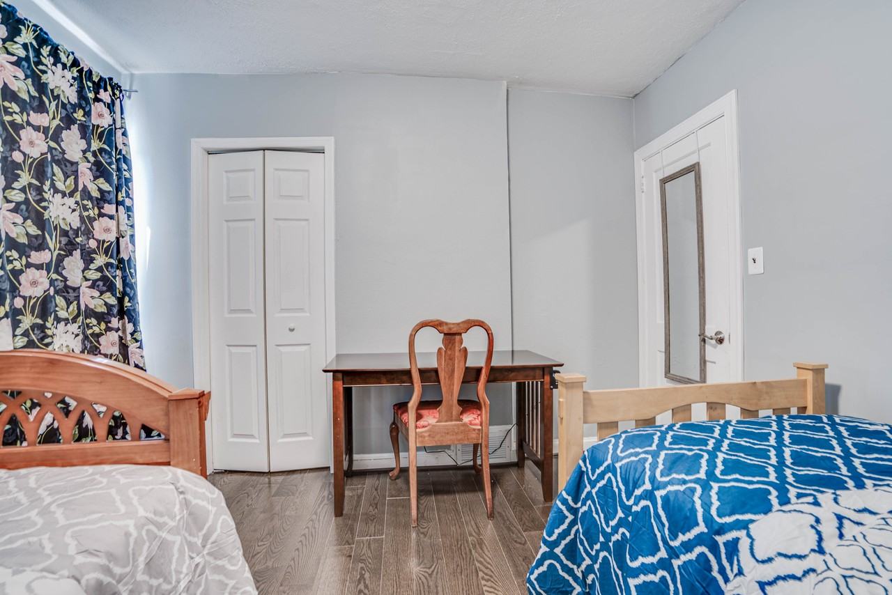 1714 E St Ne #DCTH - Photo 5 of 22