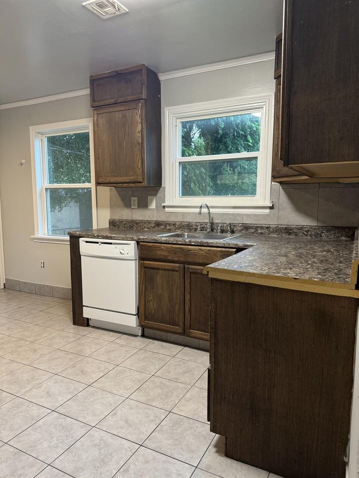 6245 East Marshall Street North #1 - Photo 7 of 36