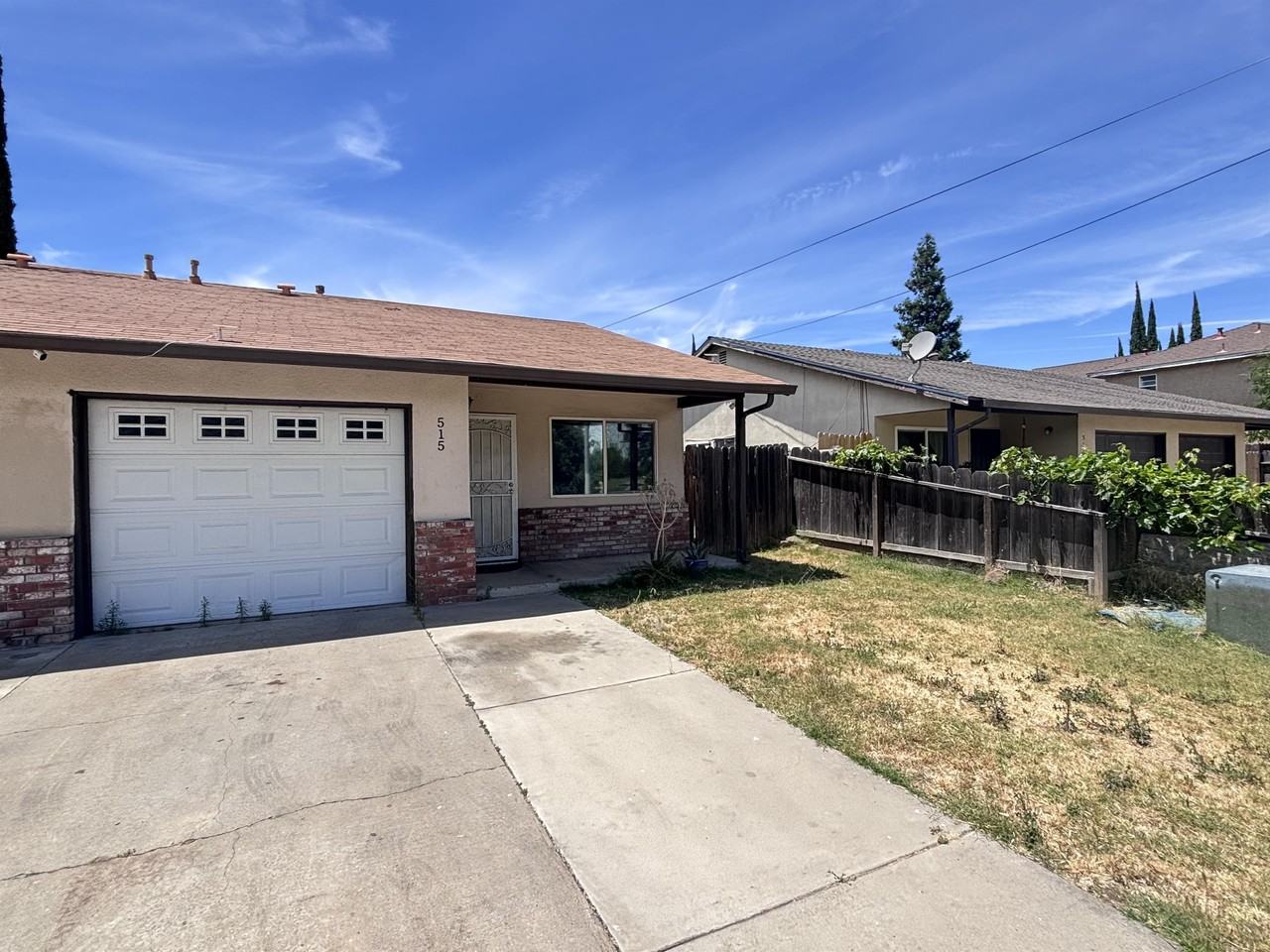 513 N Riverside Dr #1 - Photo 2 of 10