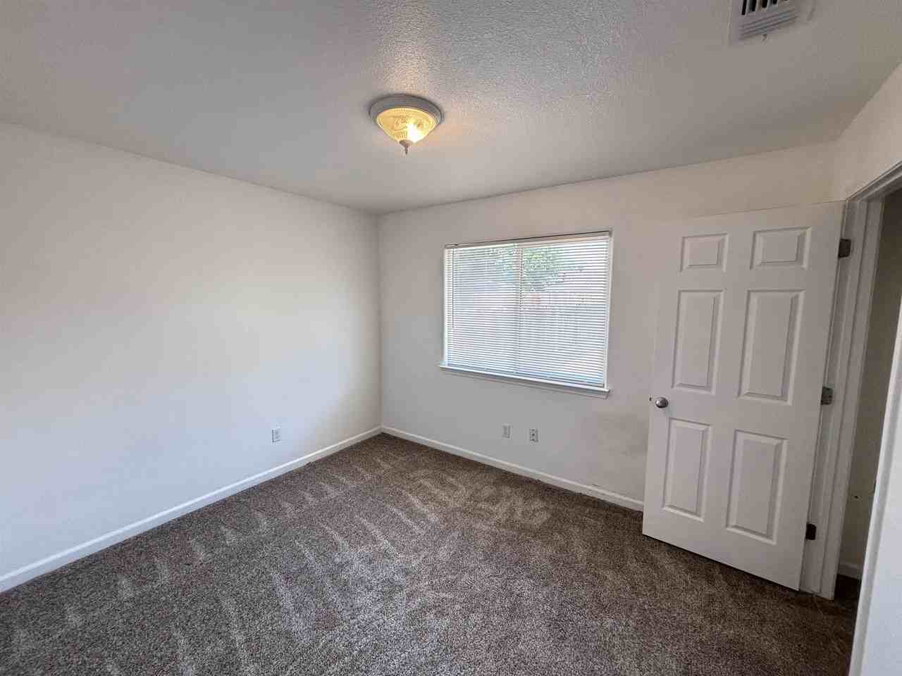 513 N Riverside Dr #1 - Photo 3 of 10