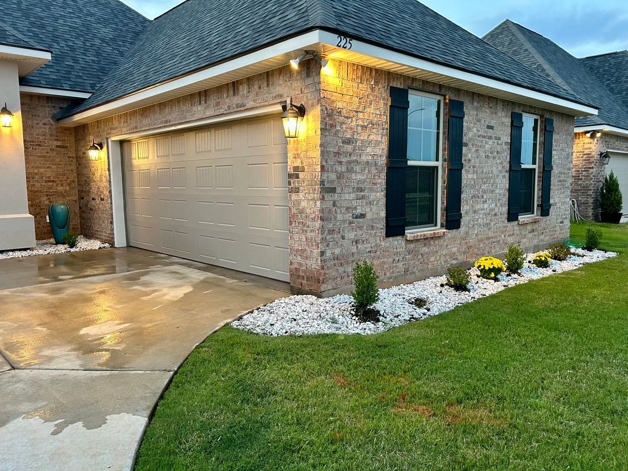 225 Barclay Blvd - Photo 4 of 36