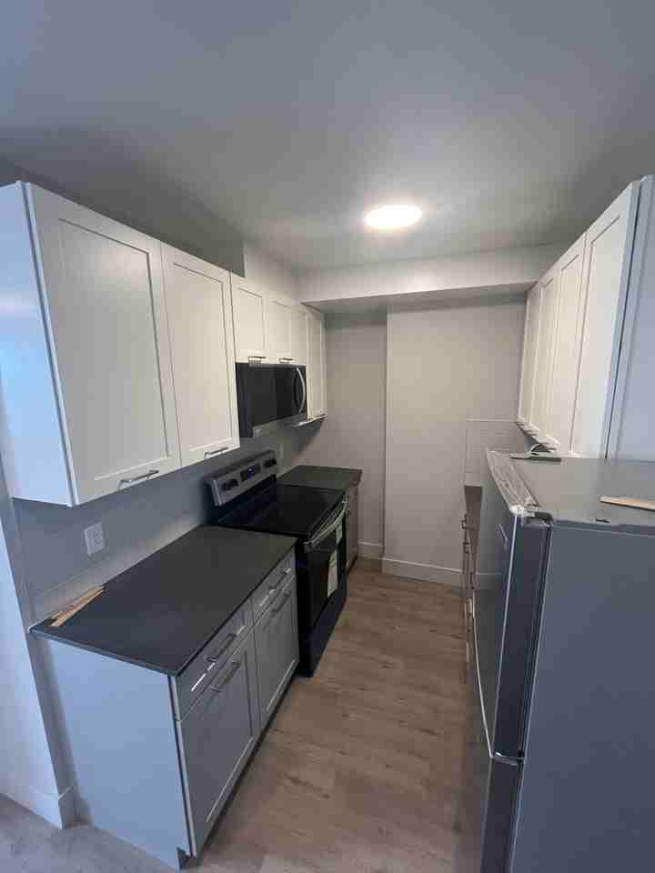 2555 Avenue Benny - Photo 2 of 9