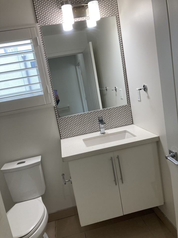 3 + 3+ DEN + 2 CAR GARAGE DUPLEX IN HOLLYWOOD STUIDO DISTRICT - Photo 5 of 22