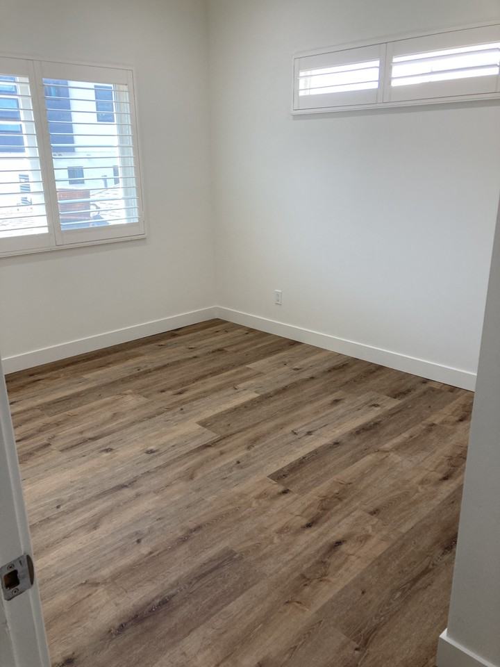 3 + 3+ DEN + 2 CAR GARAGE DUPLEX IN HOLLYWOOD STUIDO DISTRICT - Photo 7 of 22