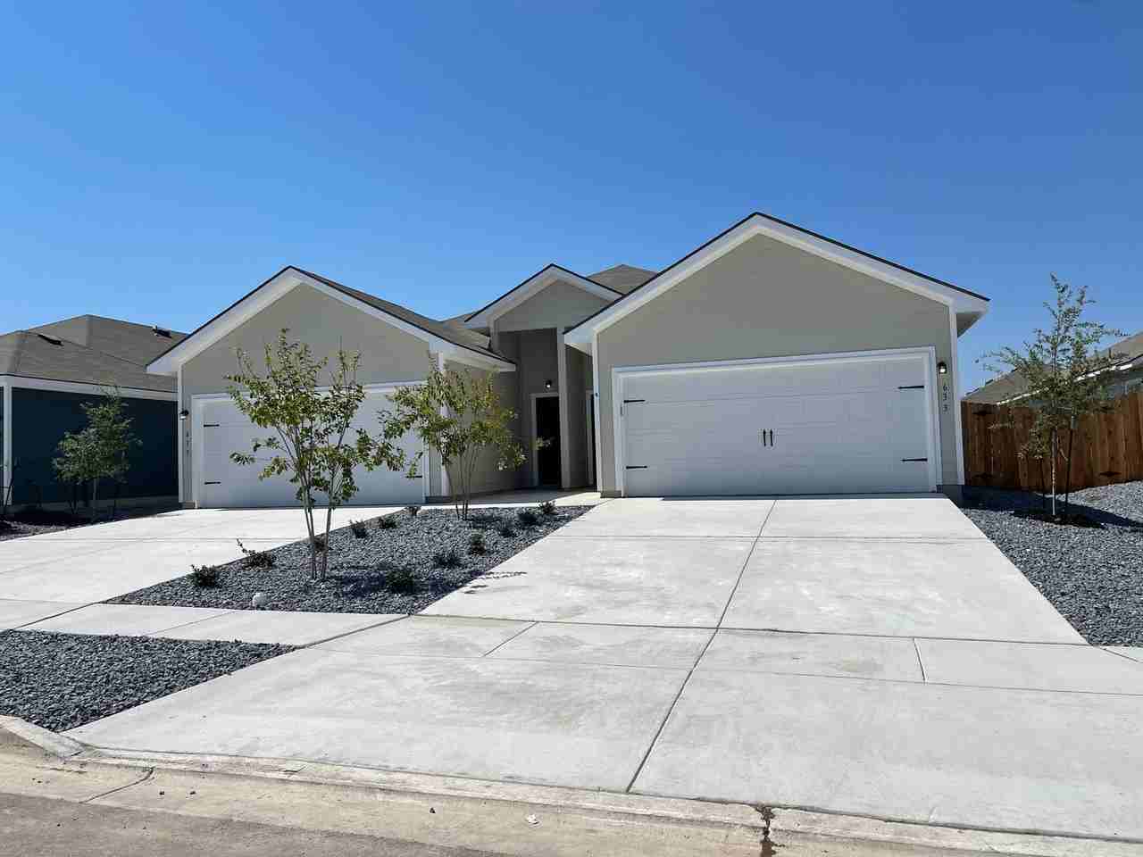 633 Heathers Way - Photo 2 of 15