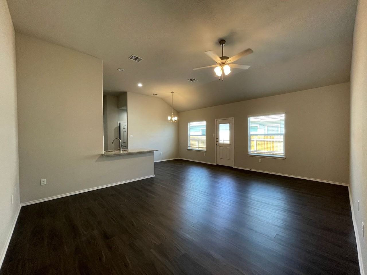 633 Heathers Way - Photo 3 of 15