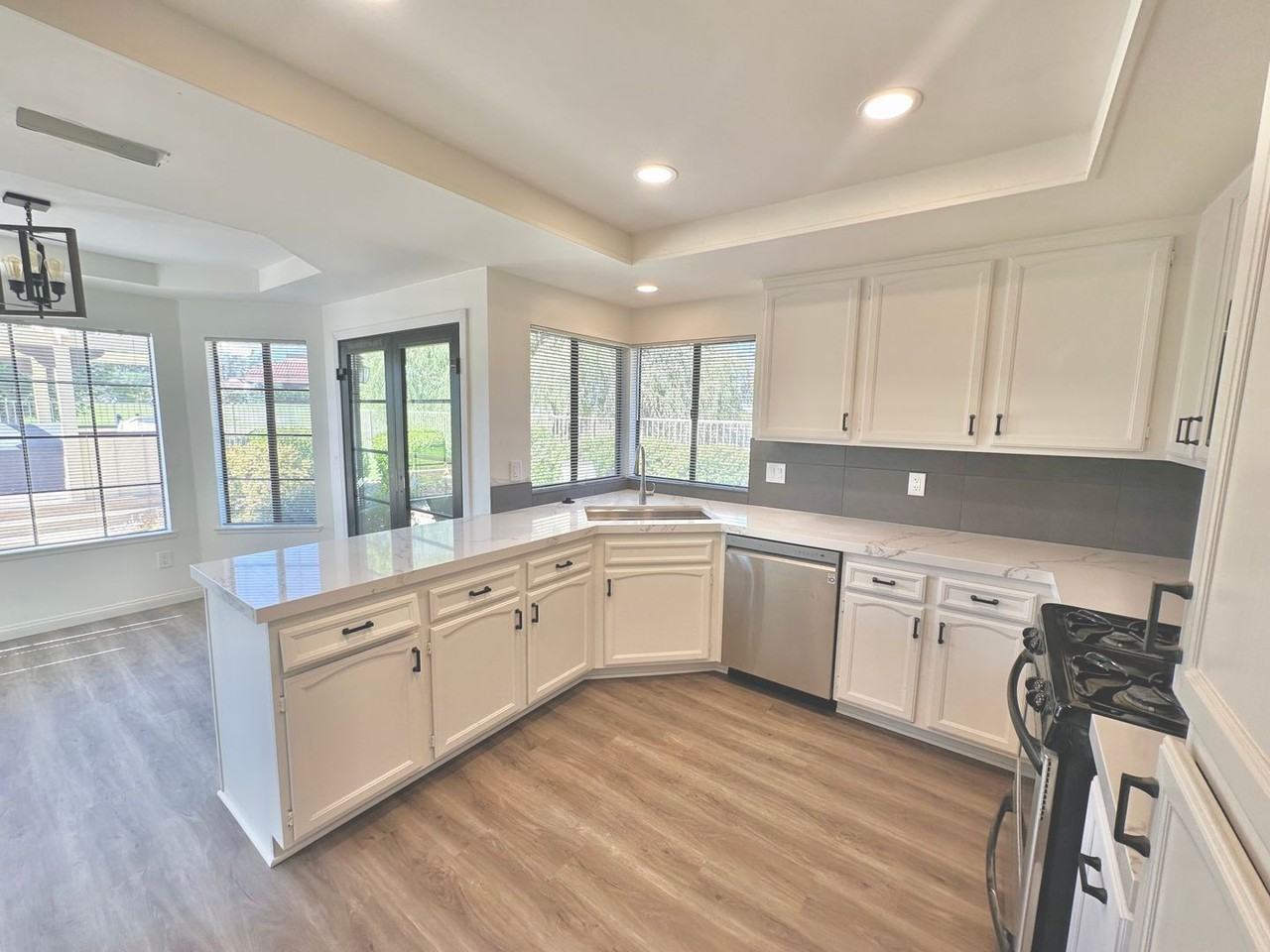 1102 Brewley Ln - Photo 7 of 24