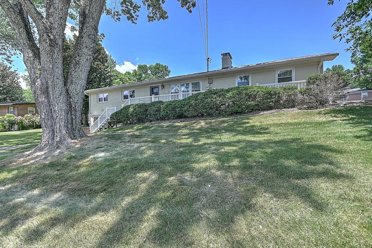206 Sequoyah Dr - Photo 3 of 50