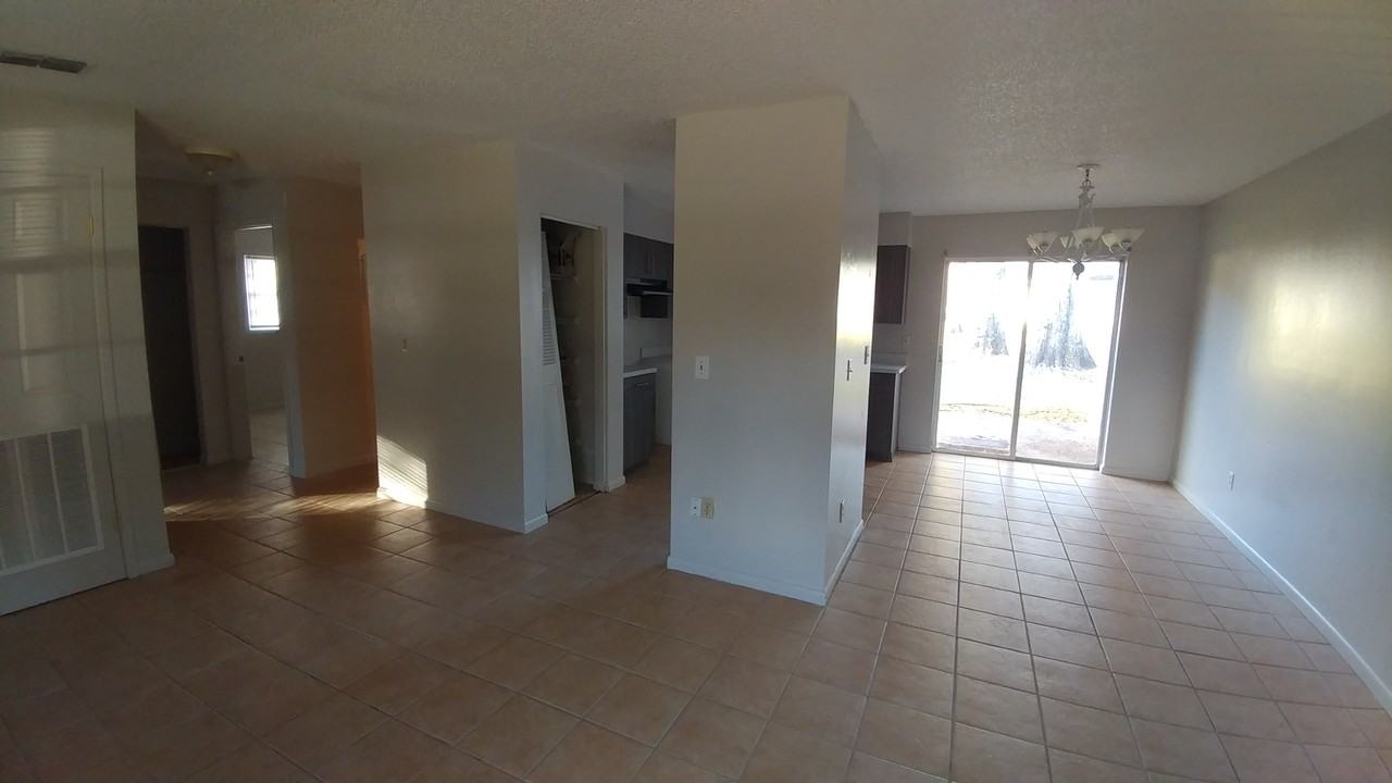 5761 Ne 33rd St #NA - Photo 3 of 13