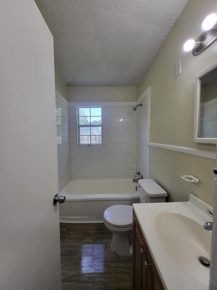 2101_03 Elkins Avenue - 2103 #2103 - Photo 6 of 23