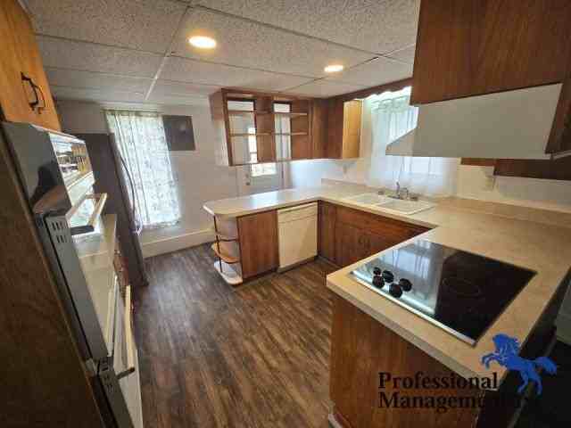 109 S 35th St - Photo 3 of 9