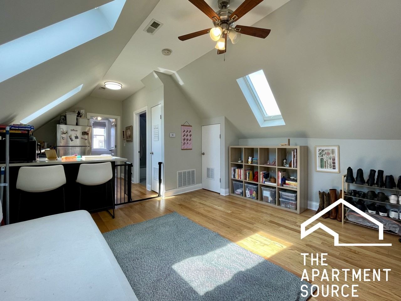 3611 W Wolfram St #2R - Photo 3 of 22