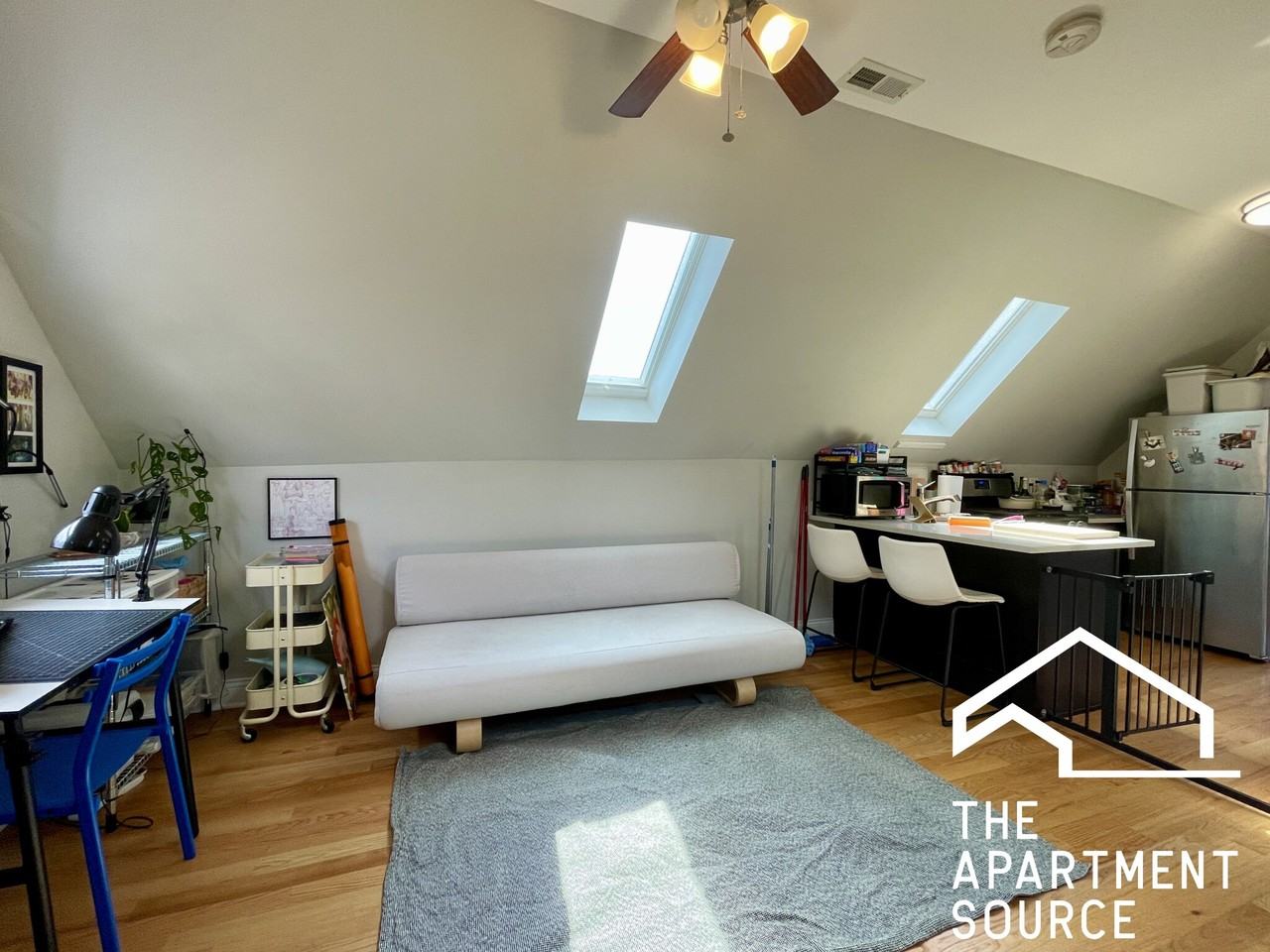 3611 W Wolfram St #2R - Photo 5 of 22