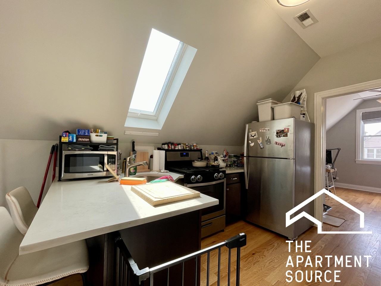 3611 W Wolfram St #2R - Photo 7 of 22