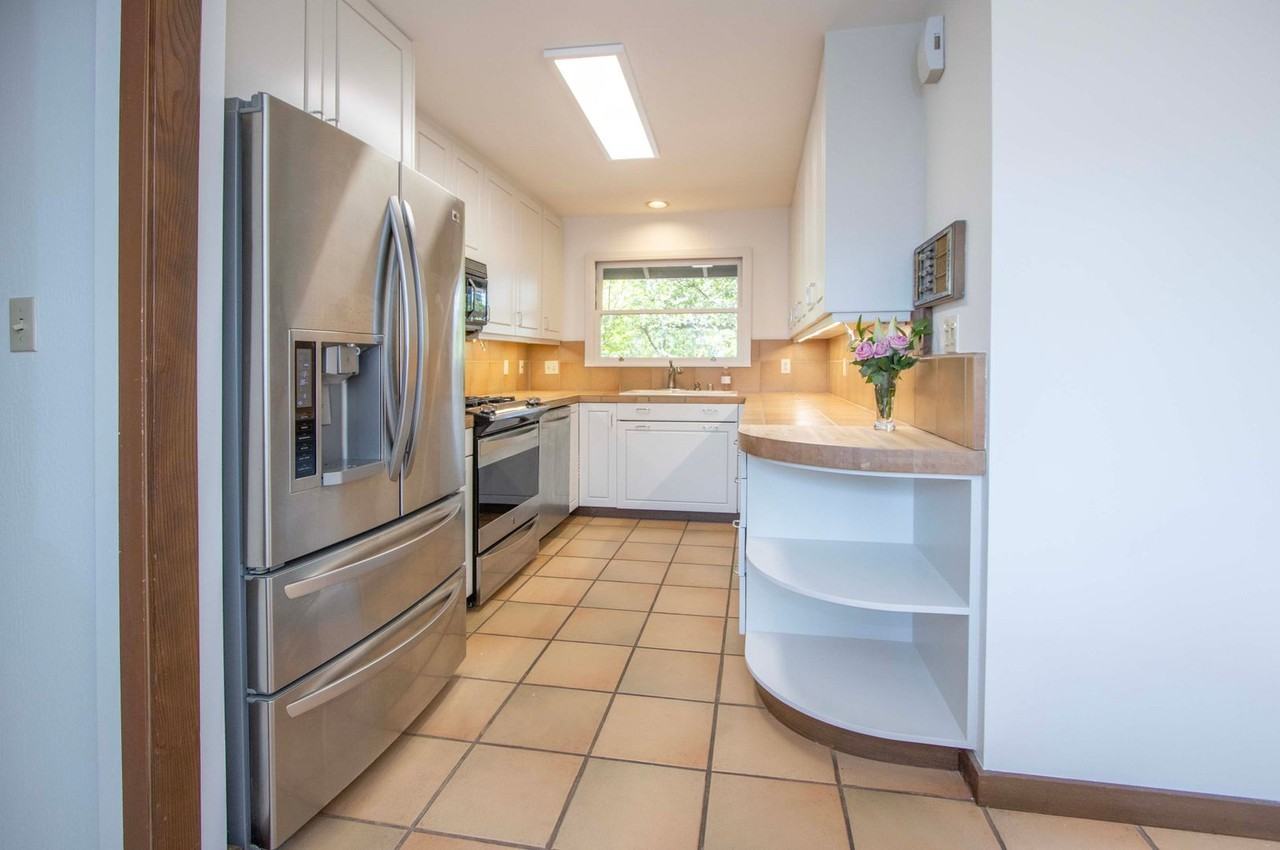 129 Terrace Ave - Photo 3 of 33