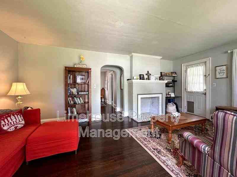 8973 Saint George Ave - Photo 3 of 20