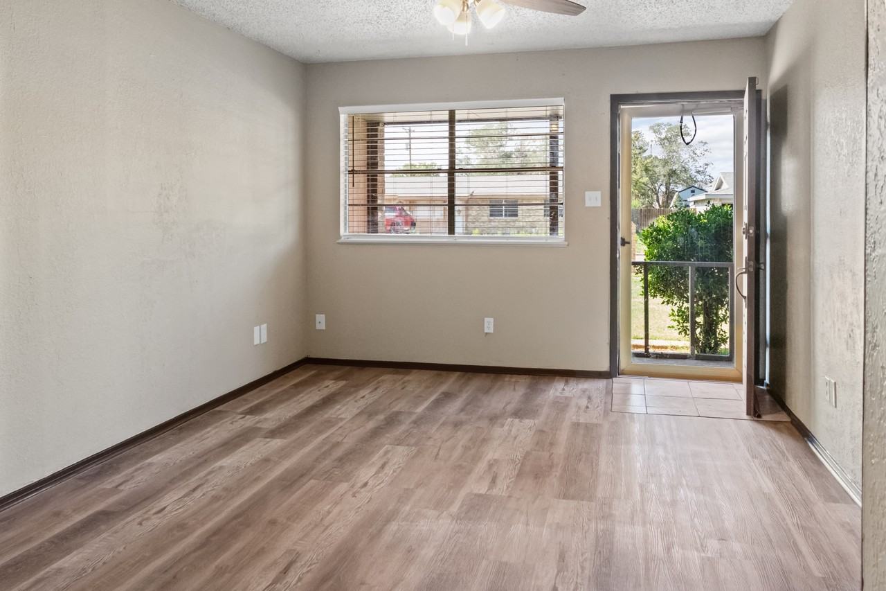 4409 Lehigh St - Photo 3 of 24