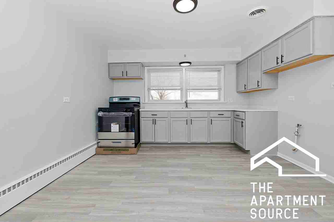 4446 W 59th St #2 - Photo 2 of 8