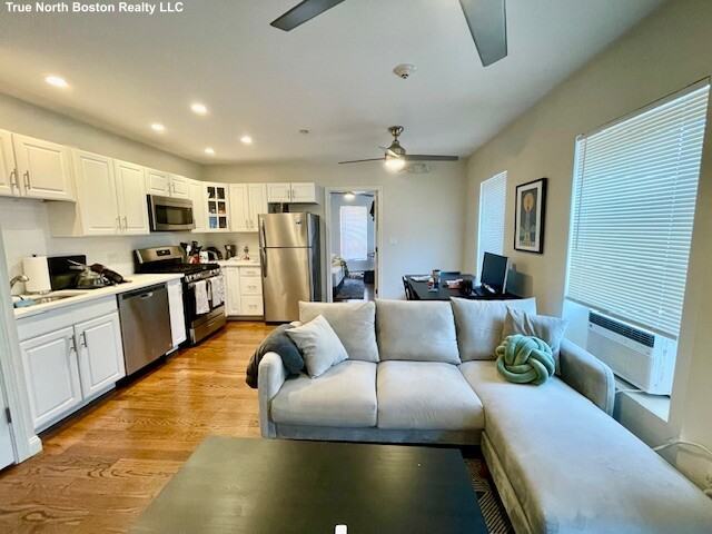 180 Endicott St #3 - Photo 4 of 12