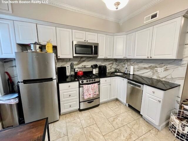 17 Cleveland Pl #2 - Photo 4 of 11
