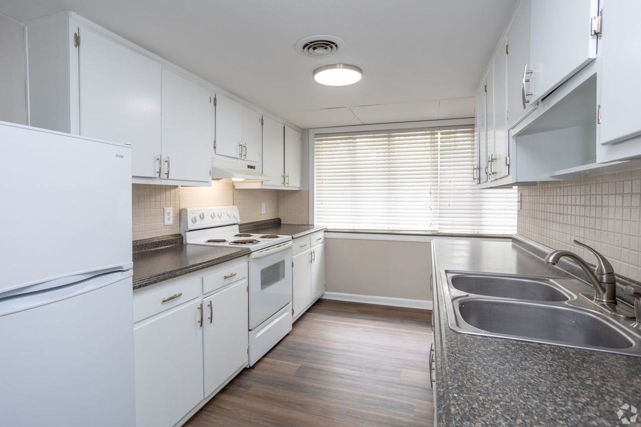 Elm Villa Apartments - Photo 3 of 17