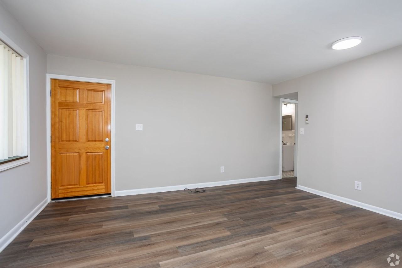 Elm Villa Apartments - Photo 6 of 17