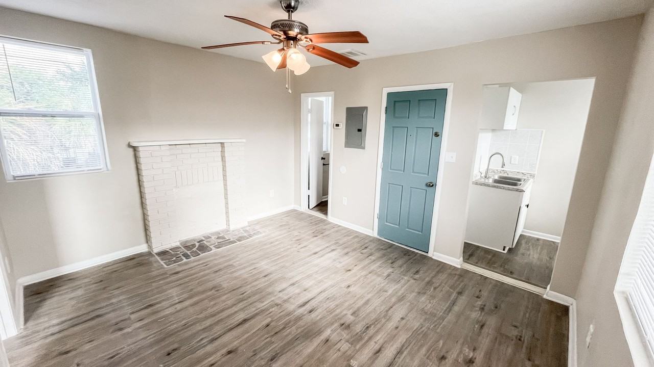 321 W Ianthe St #7 - Photo 5 of 9