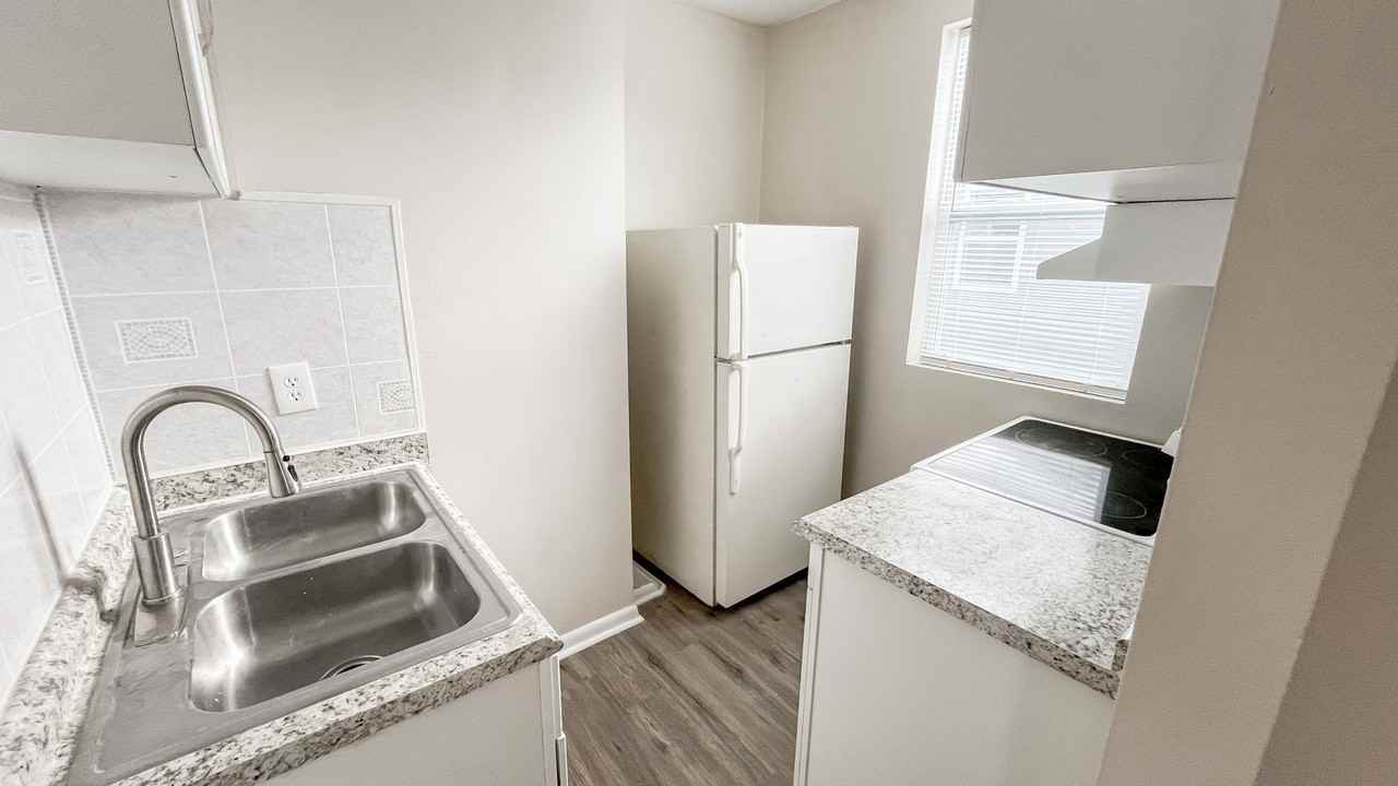 321 W Ianthe St #7 - Photo 3 of 9