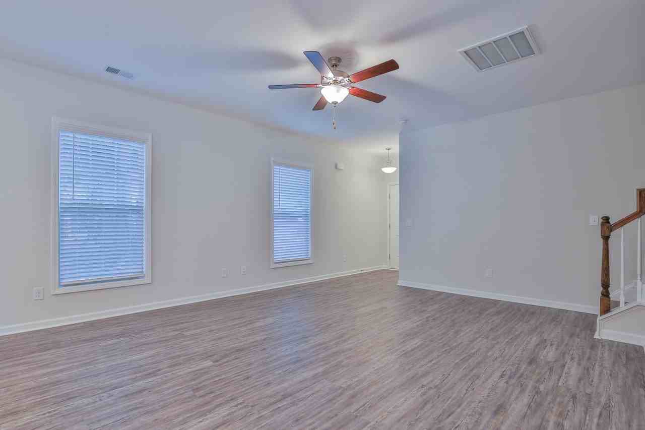 764 Shull St - Photo 4 of 23