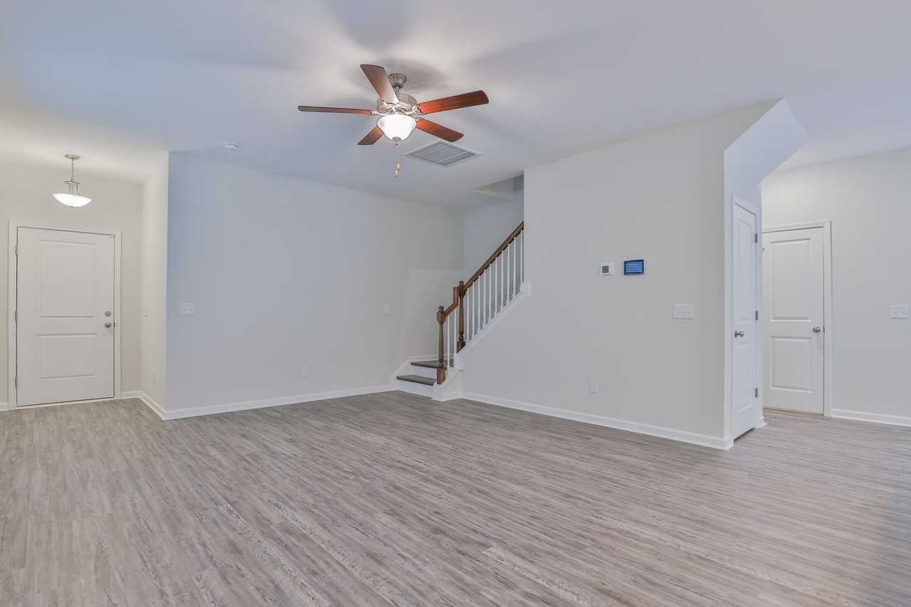 764 Shull St - Photo 5 of 23