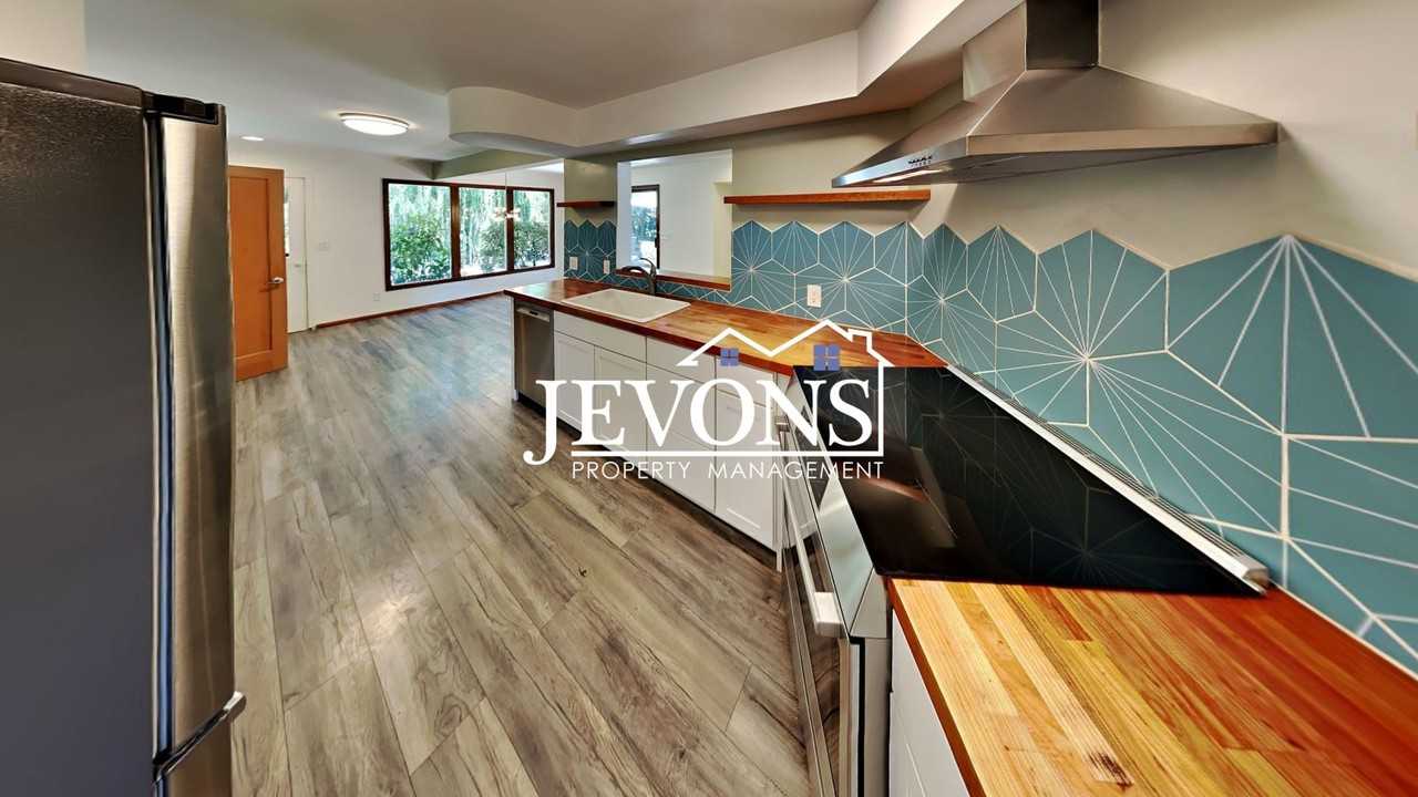 2909 Shelton Ave - Photo 5 of 50