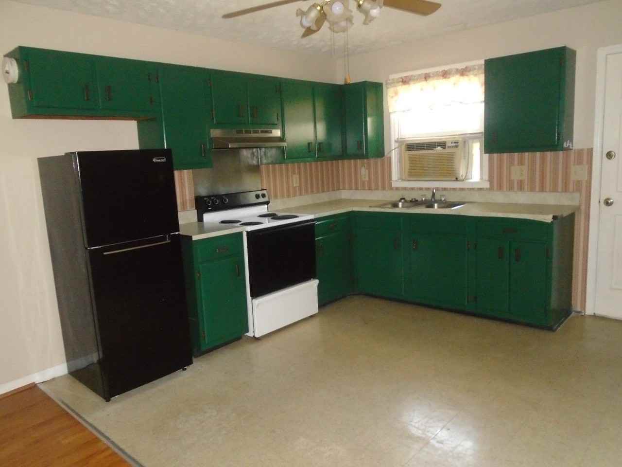 202 First St - Photo 3 of 14