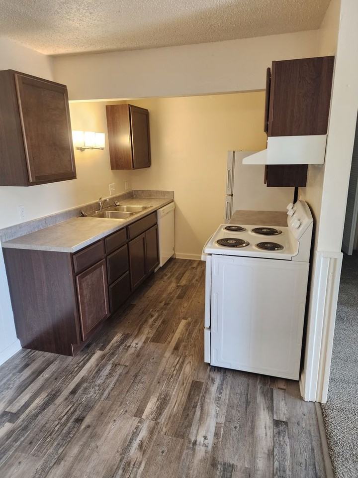 Woodlawn Park Apartments - Photo 2 of 14