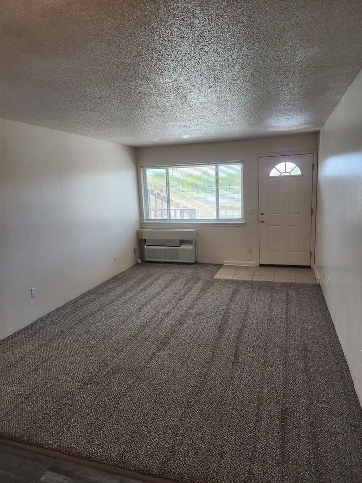 Woodlawn Park Apartments - Photo 3 of 14