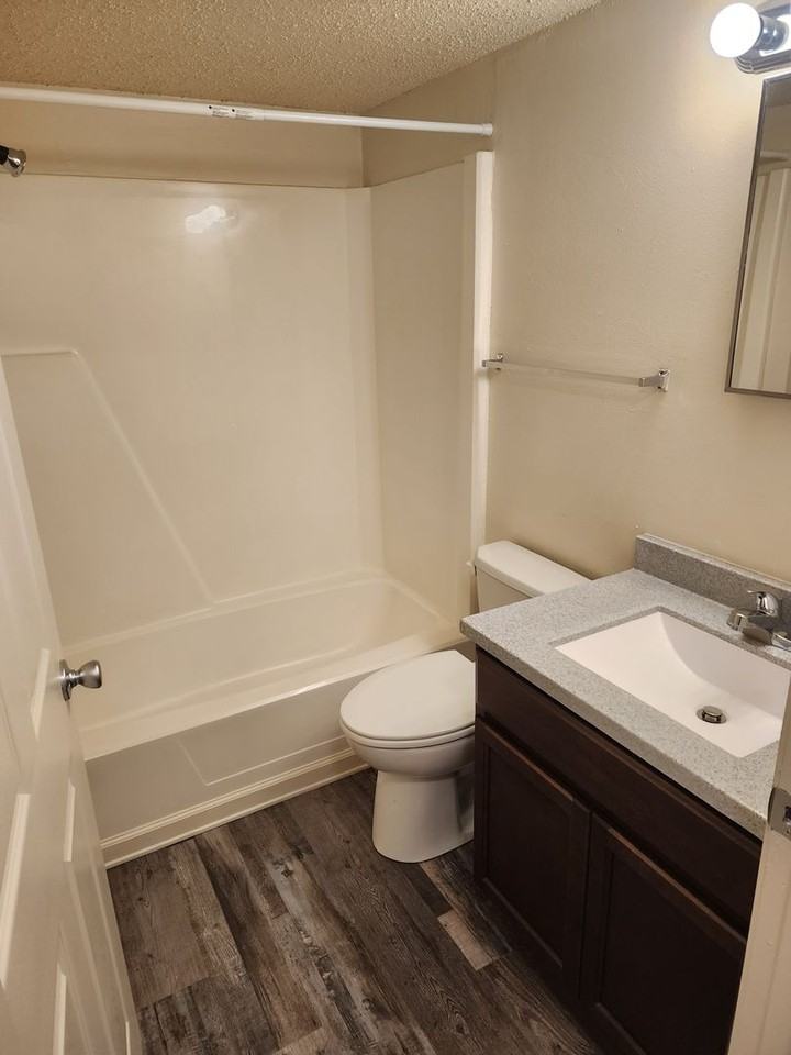 Woodlawn Park Apartments - Photo 7 of 14