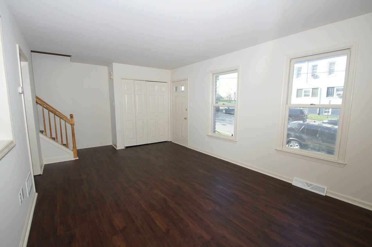 Aparments On 2nd Ave - Photo 3 of 23