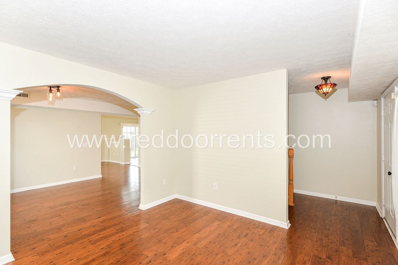 1254 Monmouth Dr - Photo 3 of 31