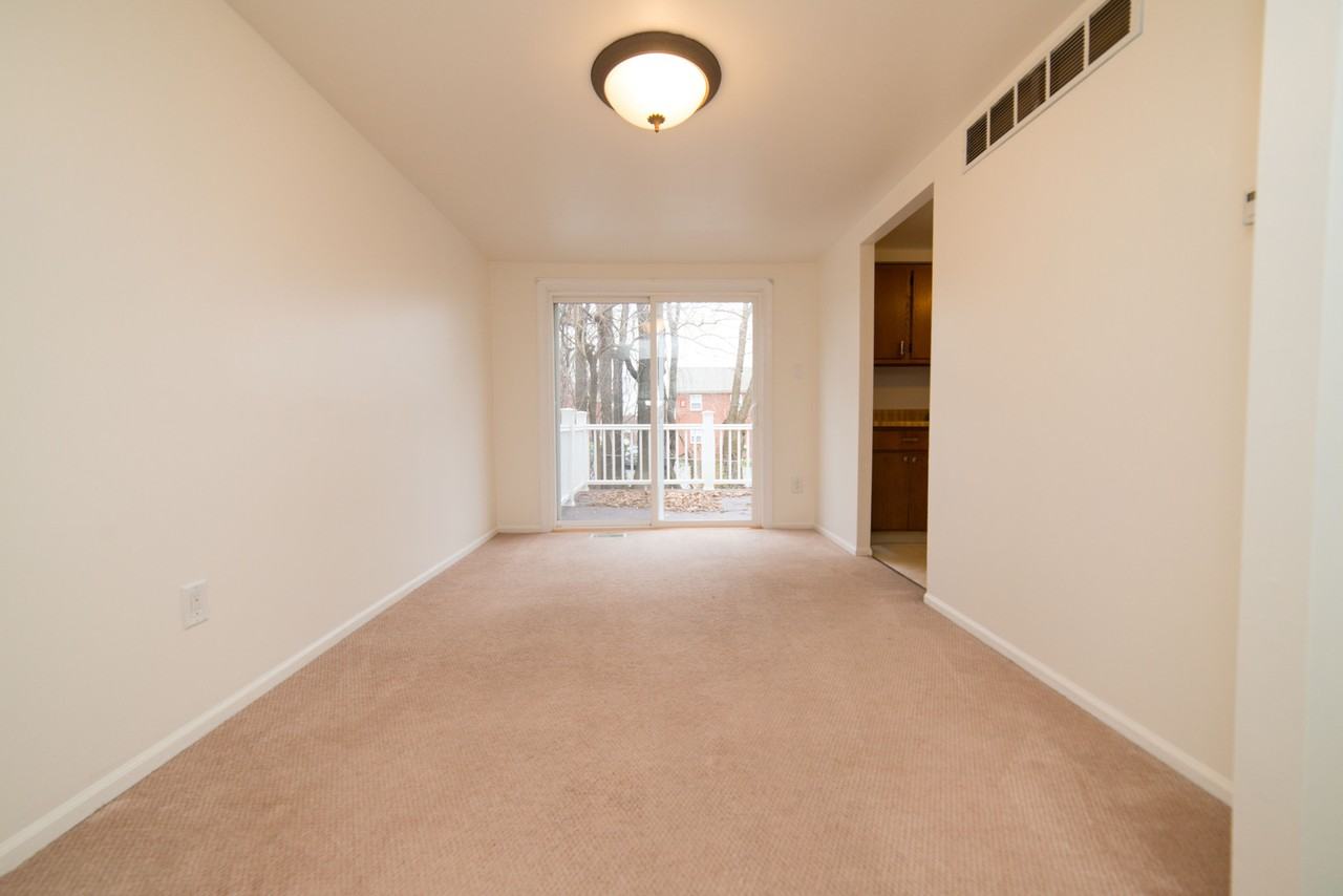 19 Colonial Cir - Photo 3 of 23