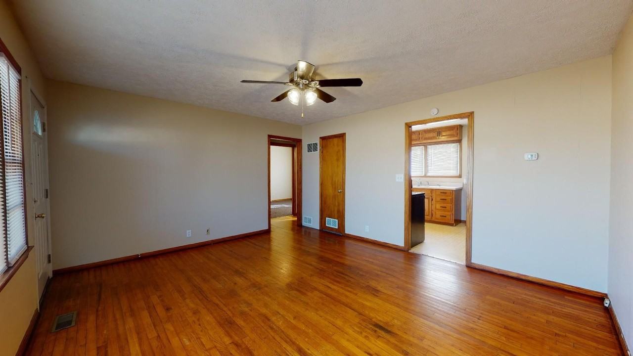 2205 28th St - Photo 2 of 18