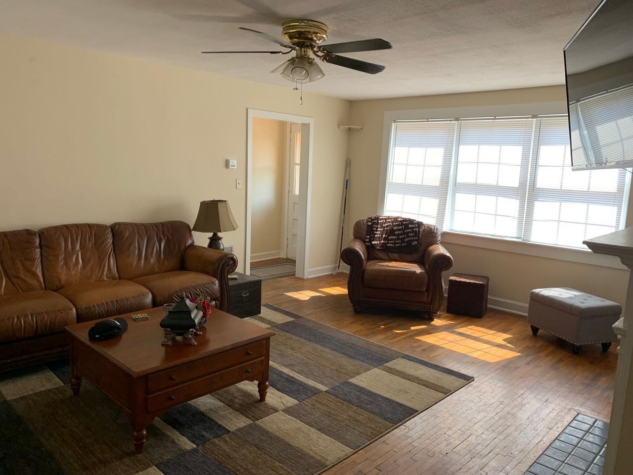 312 23rd St - Photo 5 of 15