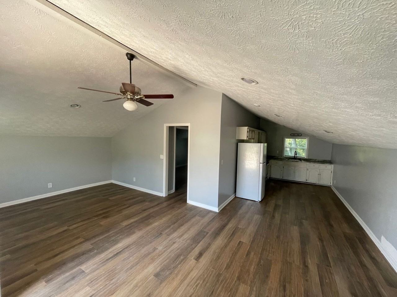 4418 Saks Rd - Photo 2 of 5