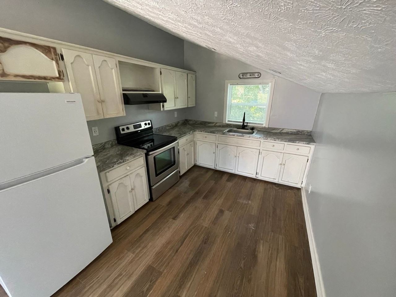 4418 Saks Rd - Photo 3 of 5