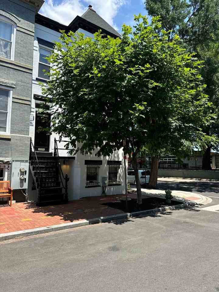 201 Morgan St Nw - Photo 2 of 21