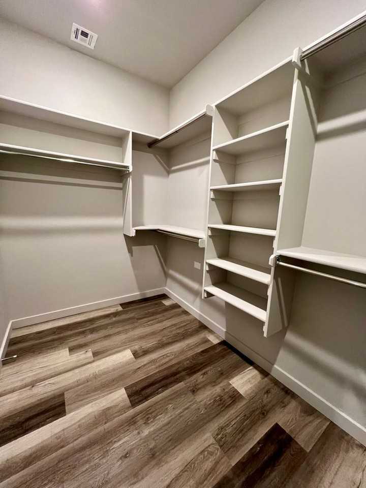 511 S 6th St - Photo 7 of 12