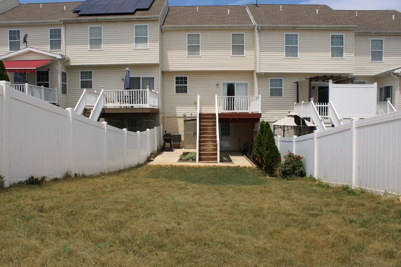 1236 Ledge Dr - Photo 3 of 17