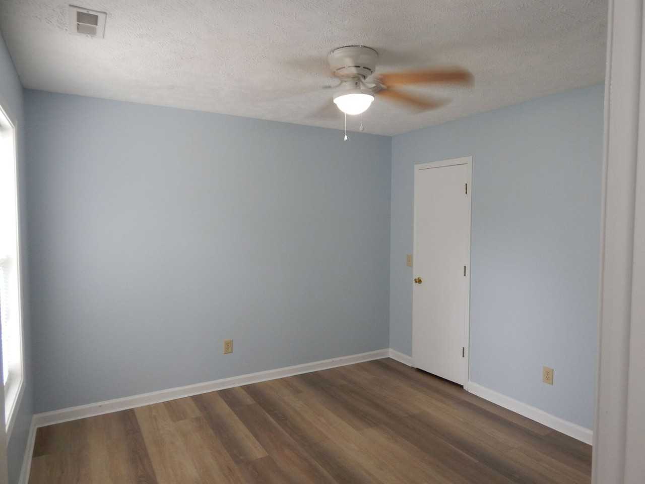 4104 Fraternity Ct - Photo 3 of 7