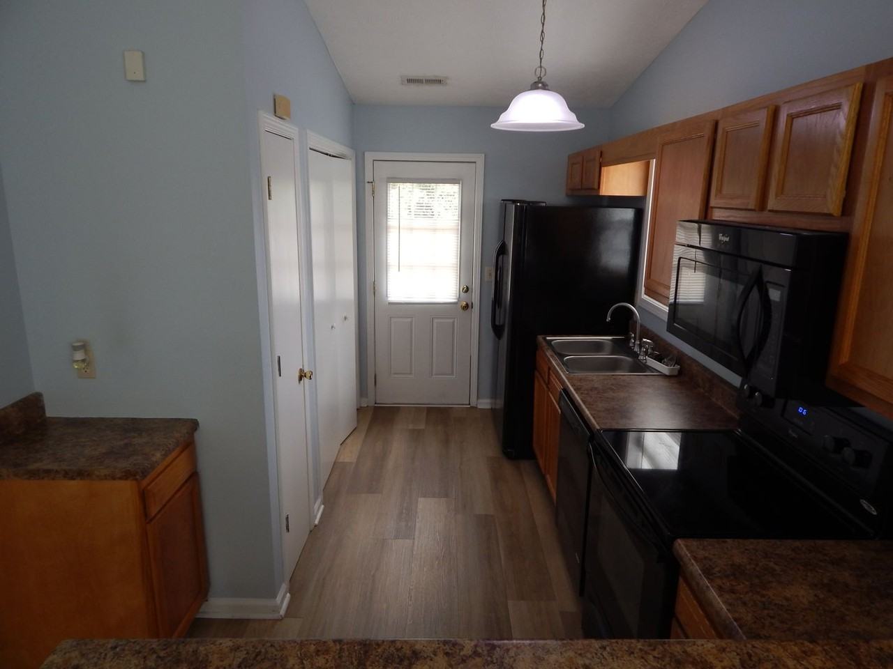 4104 Fraternity Ct - Photo 6 of 7